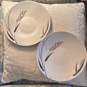 Discontinued Gibson Everyday Dinnerware 2- 12” Dinner Plate Pattern GID384